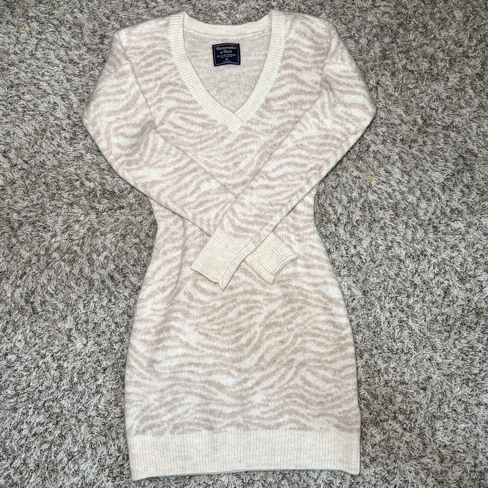 Abercrombie & Fitch Beige and Cream Zebra V-Neck Sweater Dress